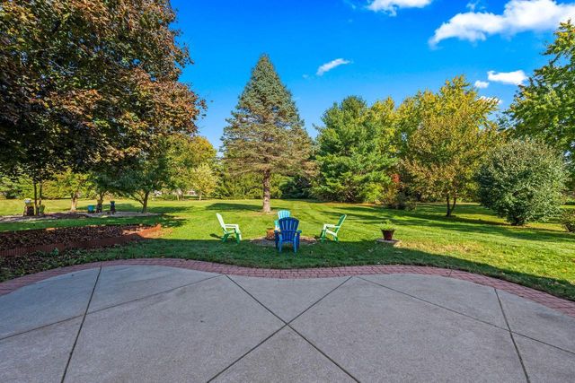 S83W32784 N Oak Tree COURT, Mukwonago, WI 53149