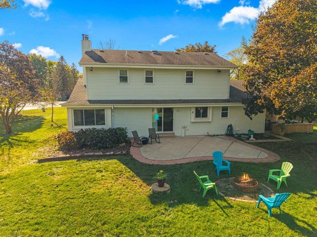 S83W32784 N Oak Tree COURT, Mukwonago, WI 53149