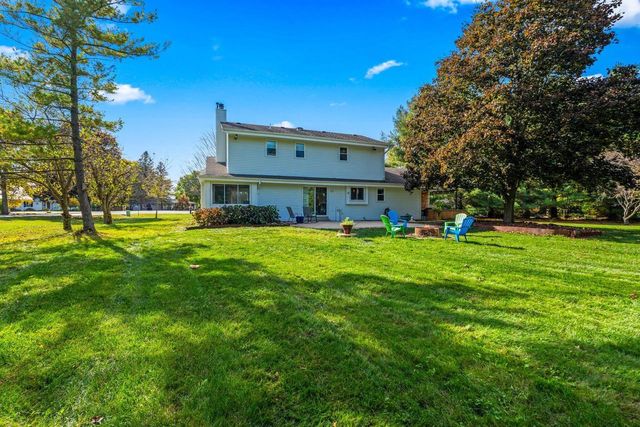 S83W32784 N Oak Tree COURT, Mukwonago, WI 53149