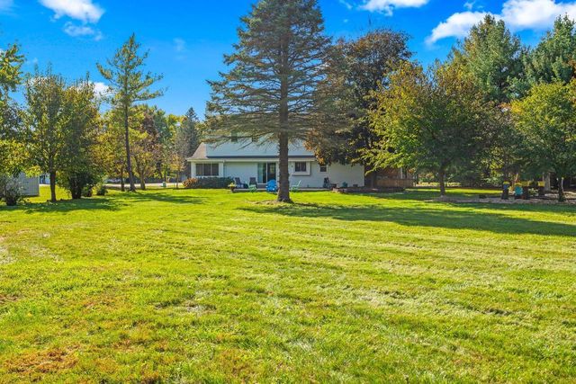 S83W32784 N Oak Tree COURT, Mukwonago, WI 53149