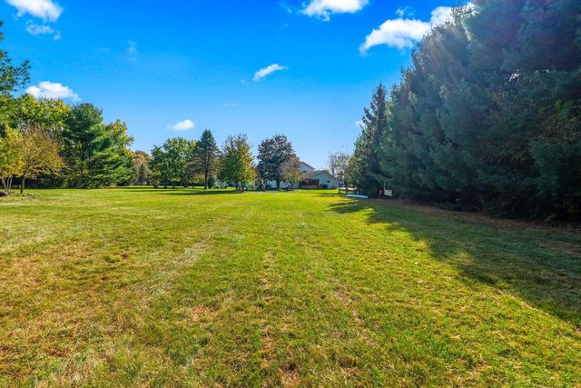 S83W32784 N Oak Tree COURT, Mukwonago, WI 53149