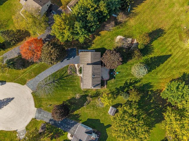 S83W32784 N Oak Tree COURT, Mukwonago, WI 53149