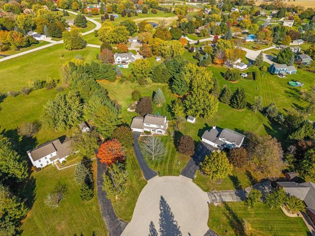 S83W32784 N Oak Tree COURT, Mukwonago, WI 53149