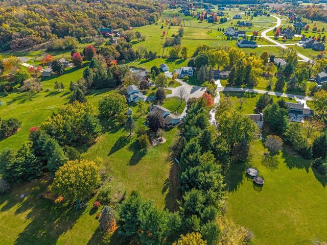 S83W32784 N Oak Tree COURT, Mukwonago, WI 53149