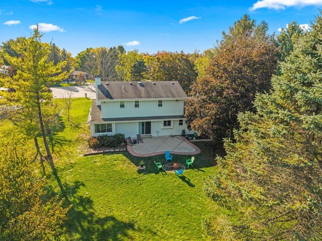 S83W32784 N Oak Tree COURT, Mukwonago, WI 53149