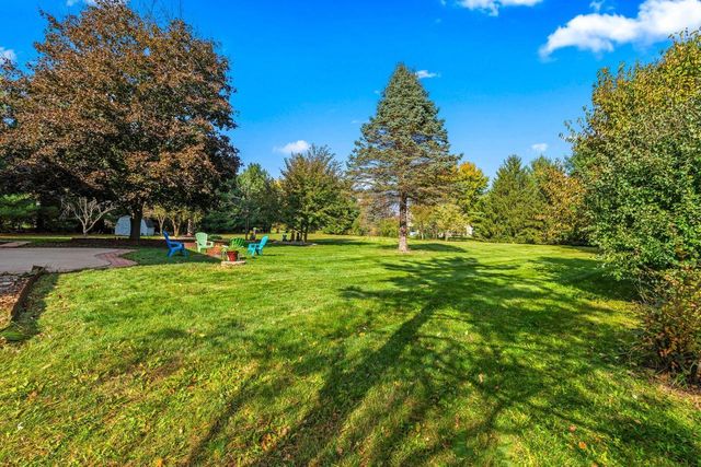 S83W32784 N Oak Tree COURT, Mukwonago, WI 53149