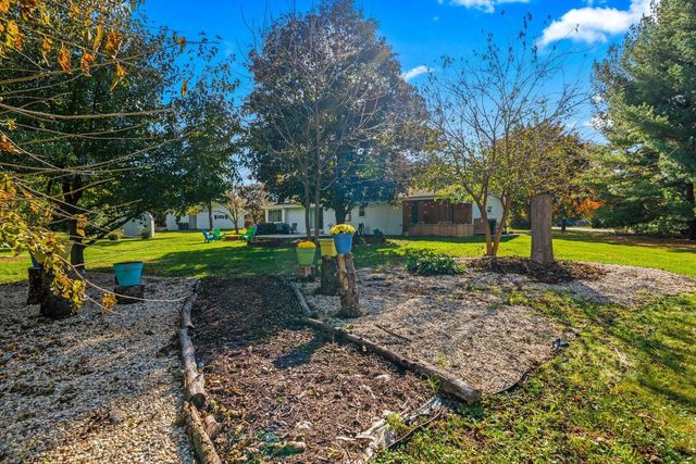 S83W32784 N Oak Tree COURT, Mukwonago, WI 53149