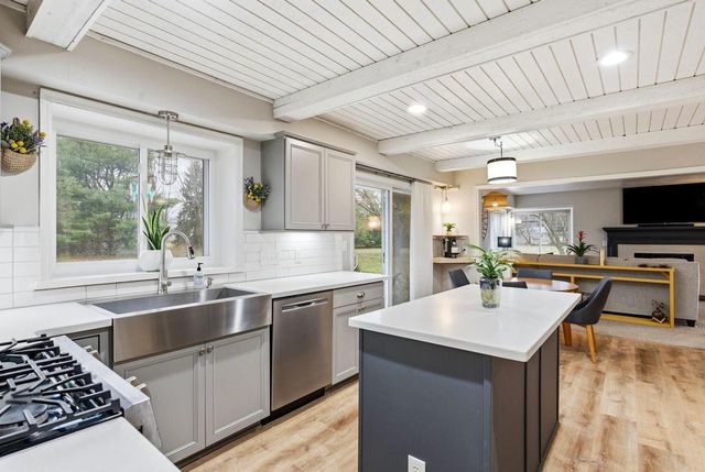 S83W32784 N Oak Tree COURT, Mukwonago, WI 53149