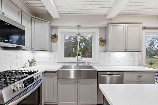 S83W32784 N Oak Tree COURT, Mukwonago, WI 53149