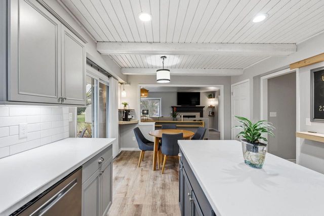 S83W32784 N Oak Tree COURT, Mukwonago, WI 53149