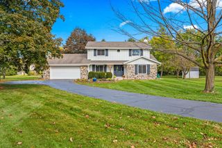 S83W32784 N Oak Tree COURT, Mukwonago, WI 53149