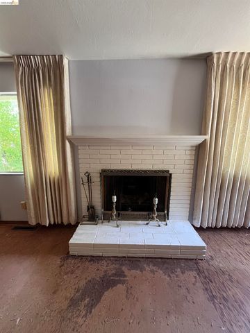 51 Elysian Fields Dr, Oakland, CA 94605