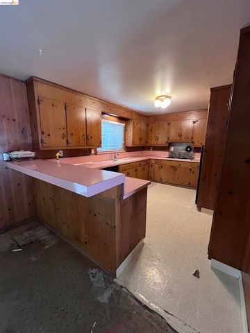 51 Elysian Fields Dr, Oakland, CA 94605
