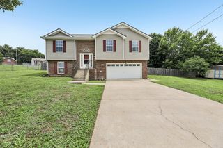 1045 Wisteria Ct, Clarksville, TN 37040