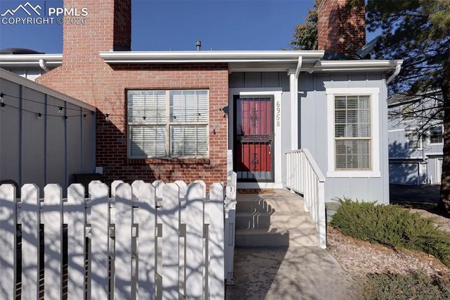 6958 Los Reyes Circle, Colorado Springs, CO 80918