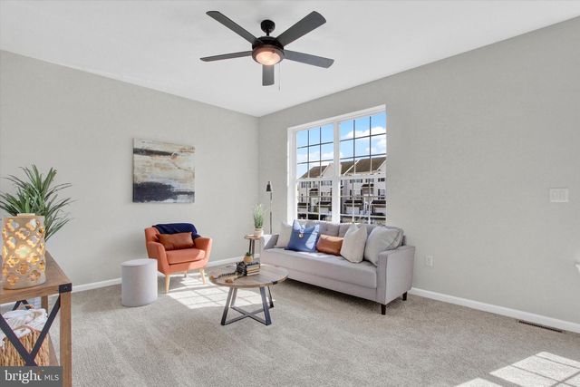 1229 LEDGE DR, York, PA 17408