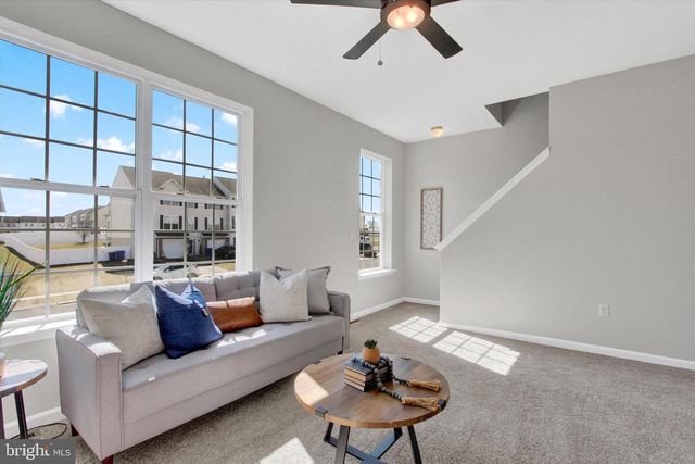 1229 LEDGE DR, York, PA 17408