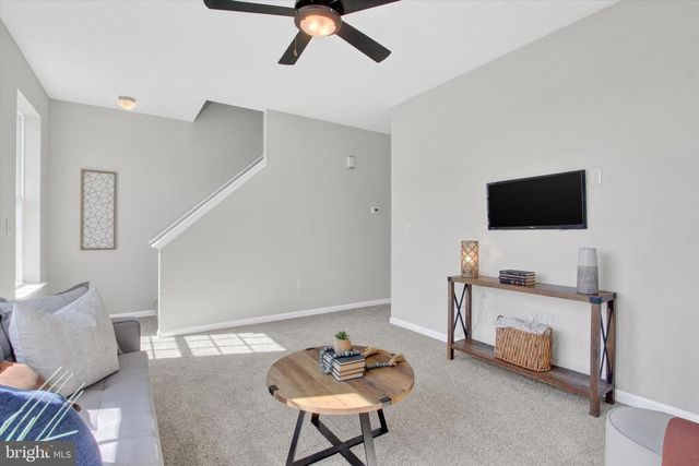 1229 LEDGE DR, York, PA 17408