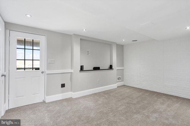 1229 LEDGE DR, York, PA 17408