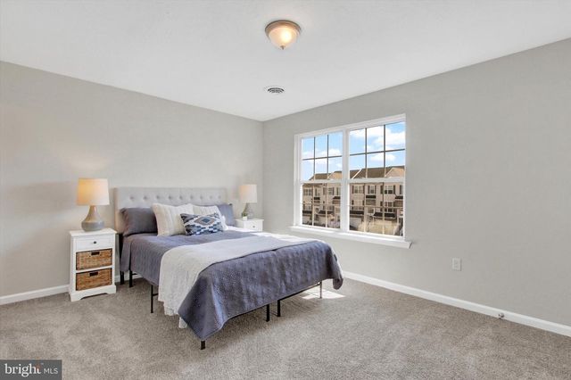 1229 LEDGE DR, York, PA 17408