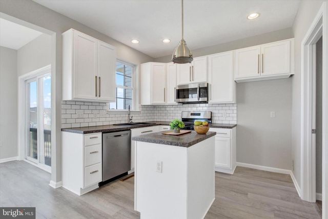 1229 LEDGE DR, York, PA 17408