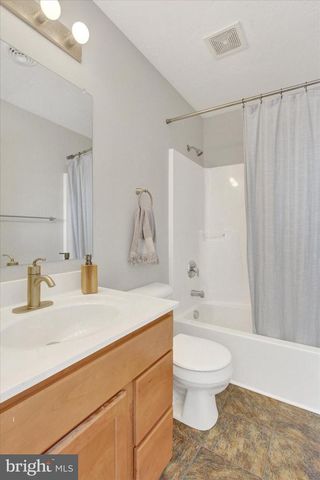 1229 LEDGE DR, York, PA 17408