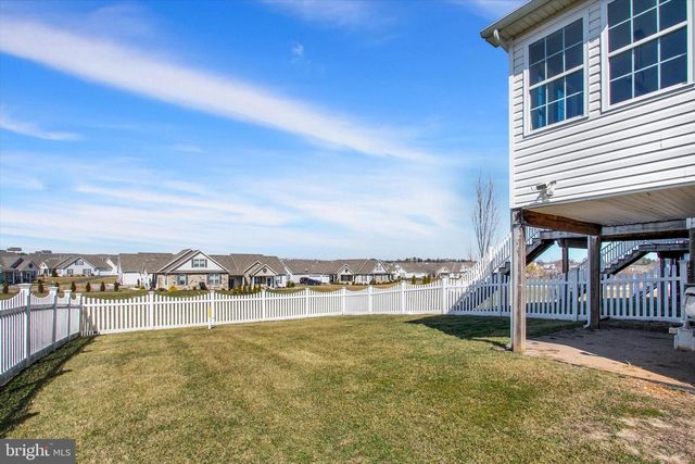 1229 LEDGE DR, York, PA 17408