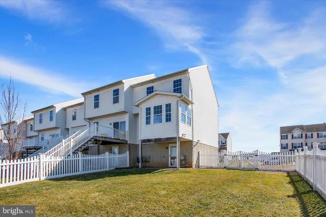 1229 LEDGE DR, York, PA 17408