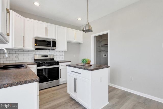 1229 LEDGE DR, York, PA 17408