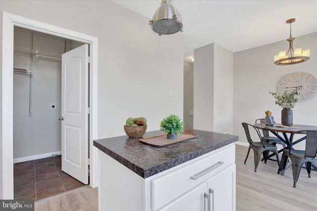 1229 LEDGE DR, York, PA 17408