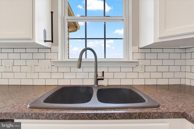 1229 LEDGE DR, York, PA 17408