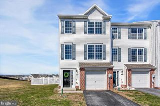 1229 LEDGE DR, York, PA 17408