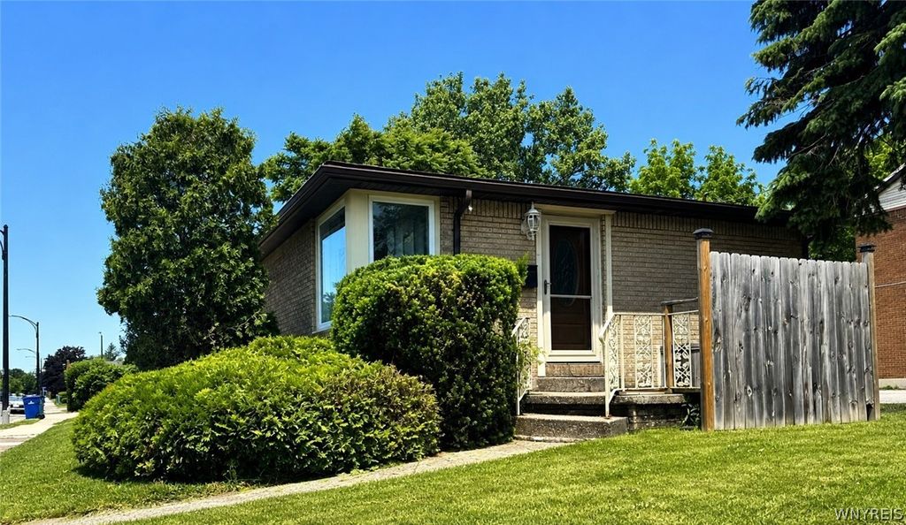 2 Yale Place, Buffalo, NY 14210