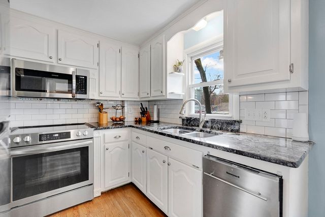 38 Northway Dr, Springfield, MA 01119