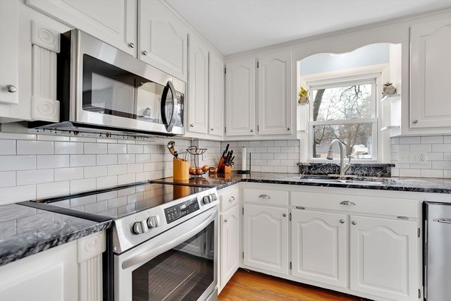 38 Northway Dr, Springfield, MA 01119