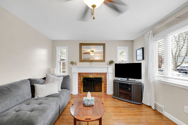 38 Northway Dr, Springfield, MA 01119