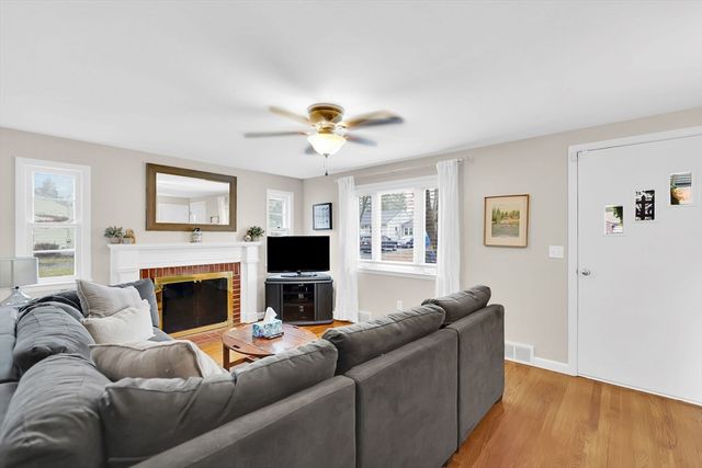 38 Northway Dr, Springfield, MA 01119