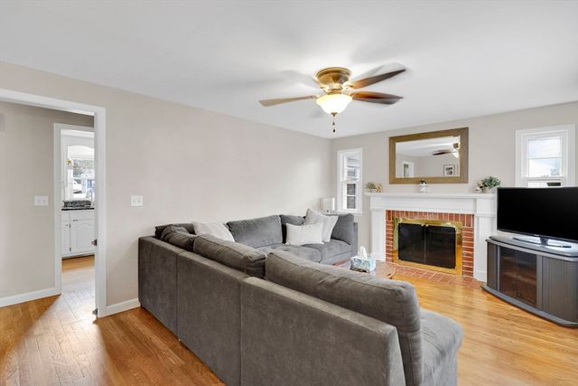 38 Northway Dr, Springfield, MA 01119