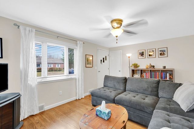 38 Northway Dr, Springfield, MA 01119