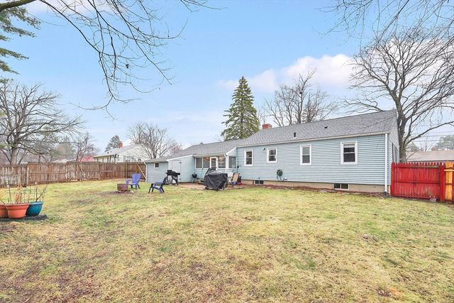 38 Northway Dr, Springfield, MA 01119
