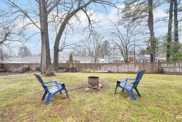 38 Northway Dr, Springfield, MA 01119