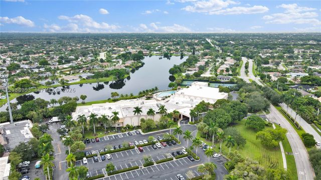 150 Lakeview Dr 203, Weston, FL 33326