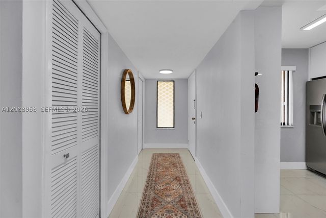 150 Lakeview Dr 203, Weston, FL 33326
