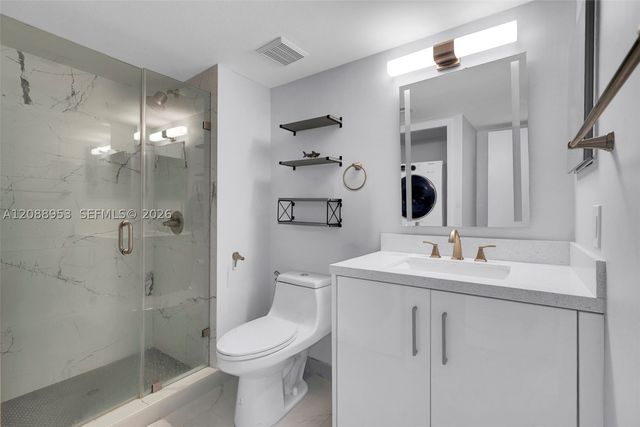 150 Lakeview Dr 203, Weston, FL 33326
