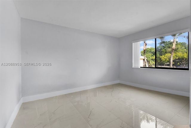 150 Lakeview Dr 203, Weston, FL 33326