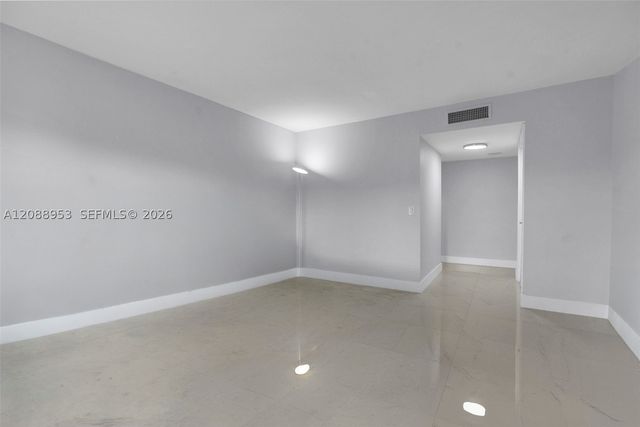 150 Lakeview Dr 203, Weston, FL 33326