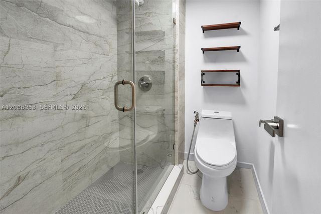 150 Lakeview Dr 203, Weston, FL 33326