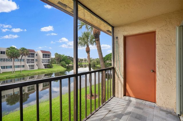 150 Lakeview Dr 203, Weston, FL 33326