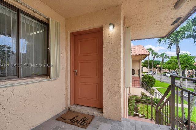 150 Lakeview Dr 203, Weston, FL 33326