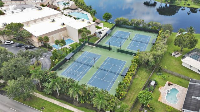 150 Lakeview Dr 203, Weston, FL 33326